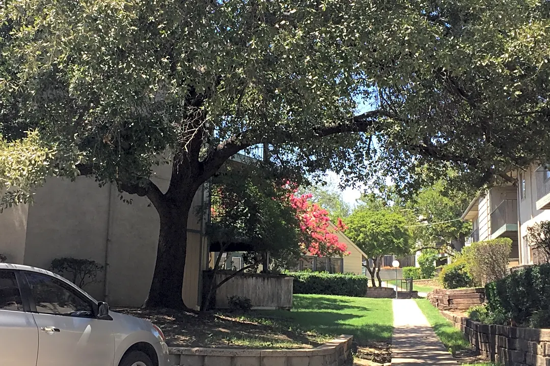 Towne Center - 8620 Park Ln, Dallas, TX Apartments for Rent