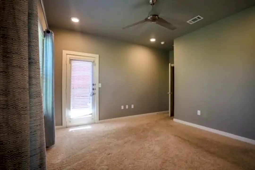 313 Tonga St, Dallas, TX Townhomes for Rent