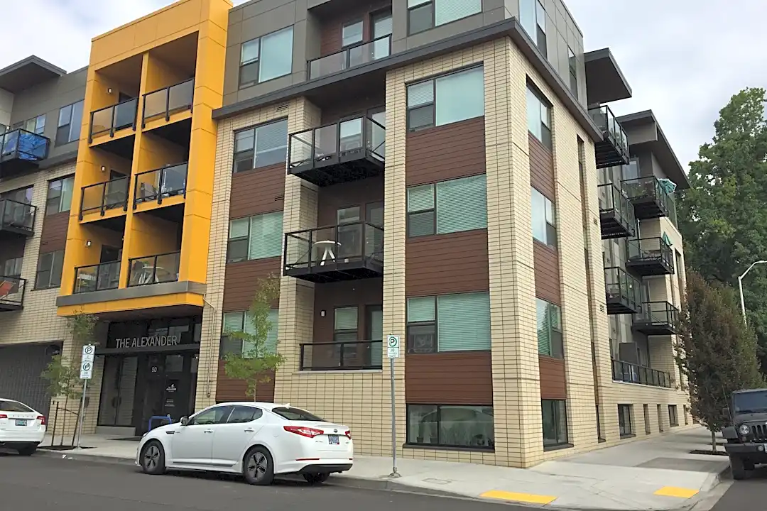 The Alexander Apartments 50 Se 13th Ave Portland Or Apartments For Rent Rent Com