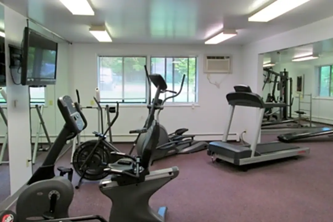 Fitness Weight Room - Charter Oaks Apartments - Liverpool, NY