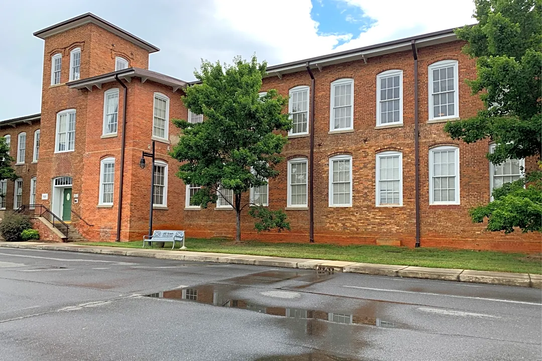 Courtyard At Highland Park