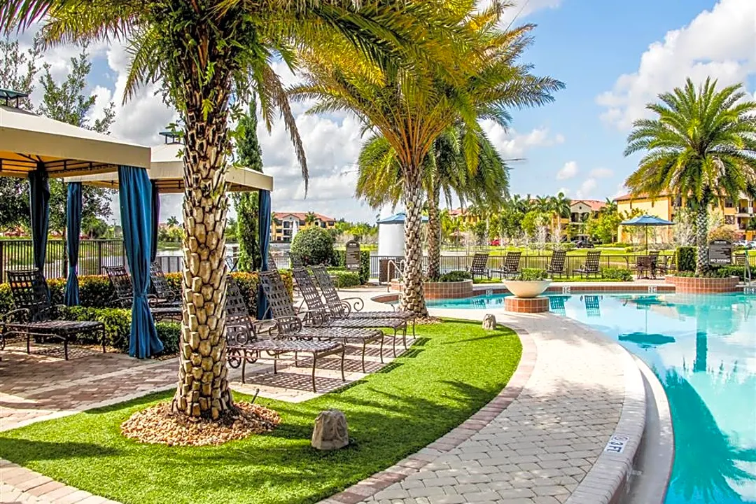 Palm Court at Wellington - Apartments in Wellington, FL