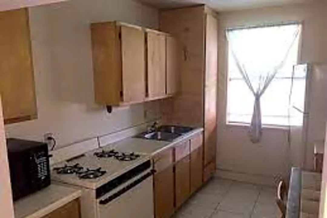 2131 Valencia Ave Apartments - Placentia, CA 92870