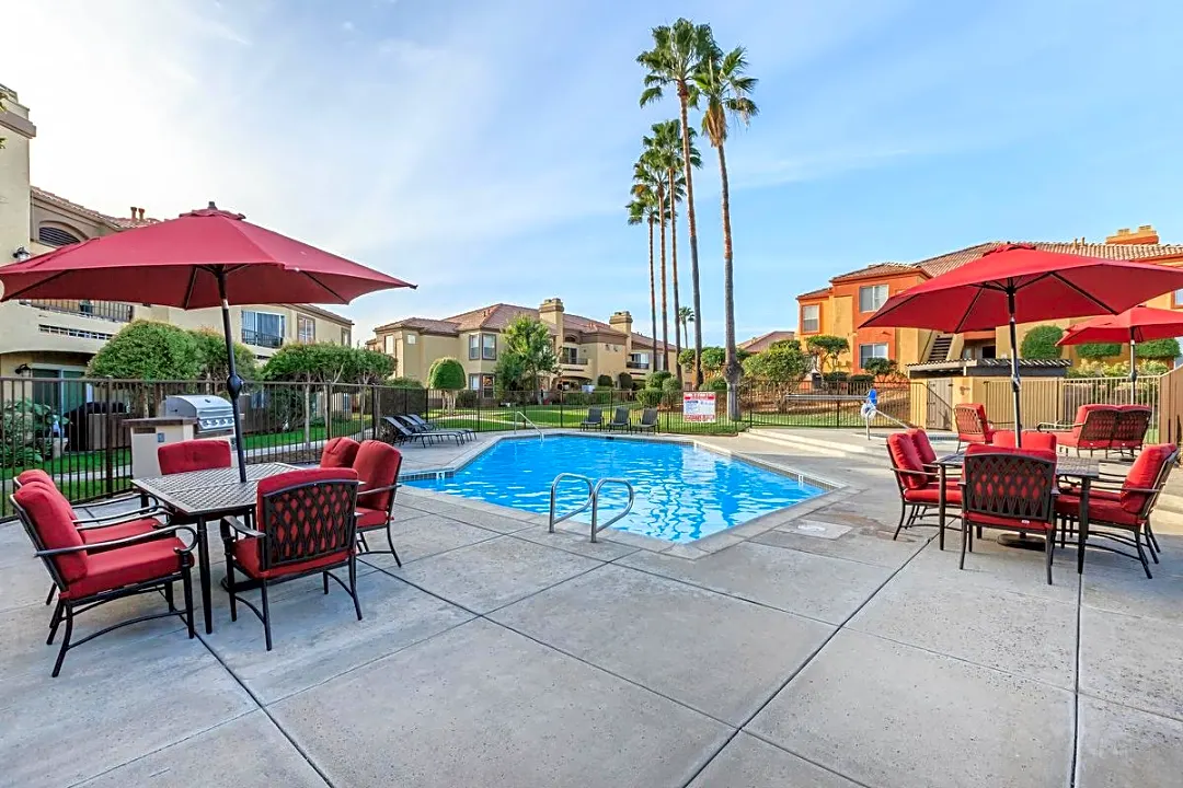 Arezzo Apartment Homes 1400 Oak Hill Dr Escondido CA