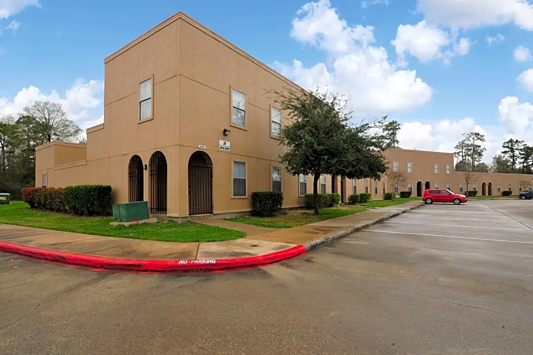 Woodforest Chase 12411 Wood Forest Dr Houston TX Apartments