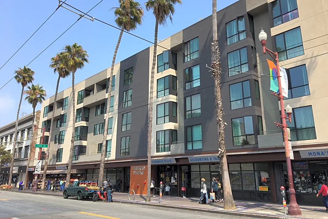 No, Target is not closing its San Francisco Metreon store on Mission Street