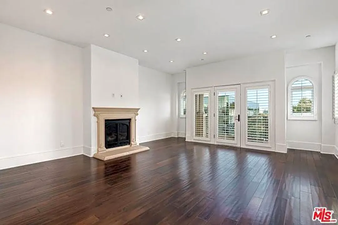 133 S Spalding Dr 133 S Spalding Dr unit 401 Beverly Hills, CA