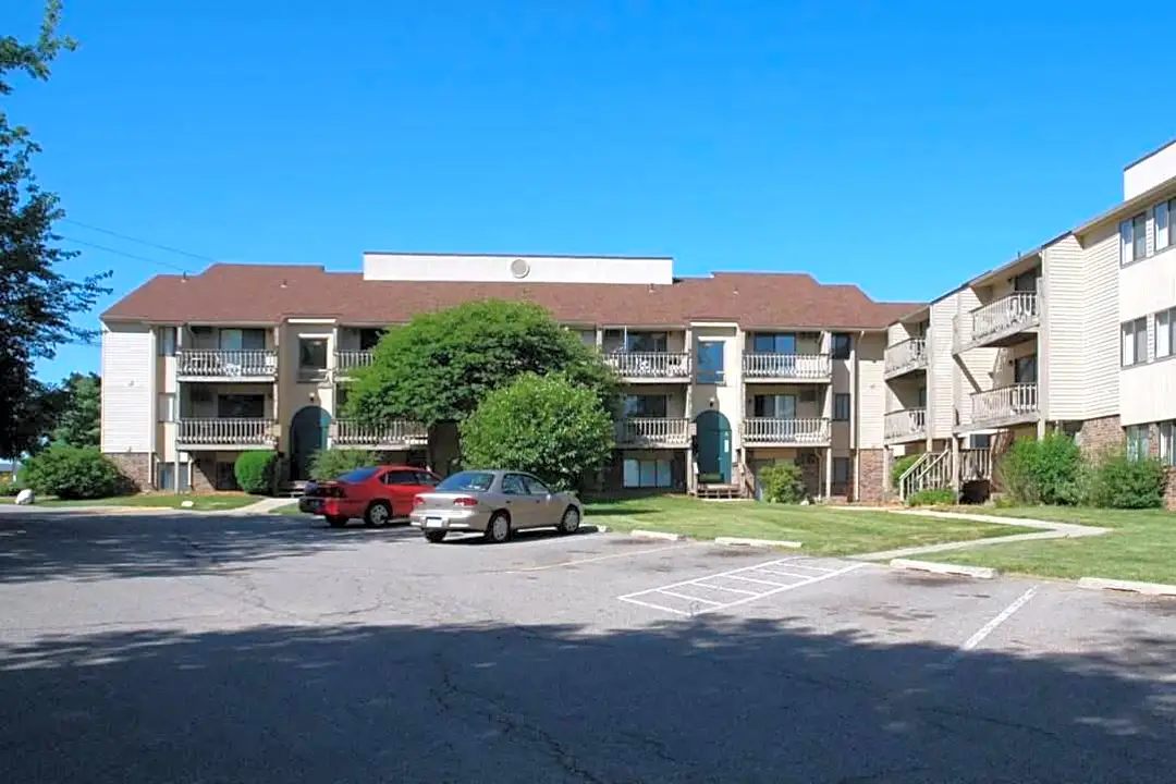 Windemere Village Apartments - 2410 W Willow St, Lansing, MI Apartments  for Rent