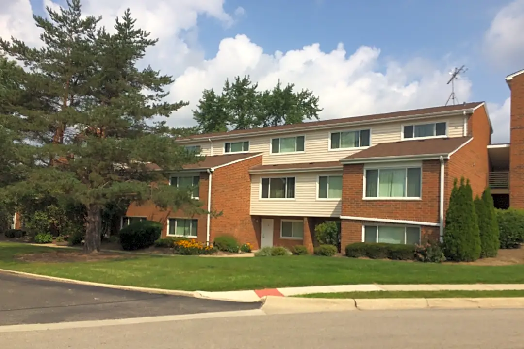 Brookhaven Apartments 150 Greenhaven Ln Gurnee IL Apartments