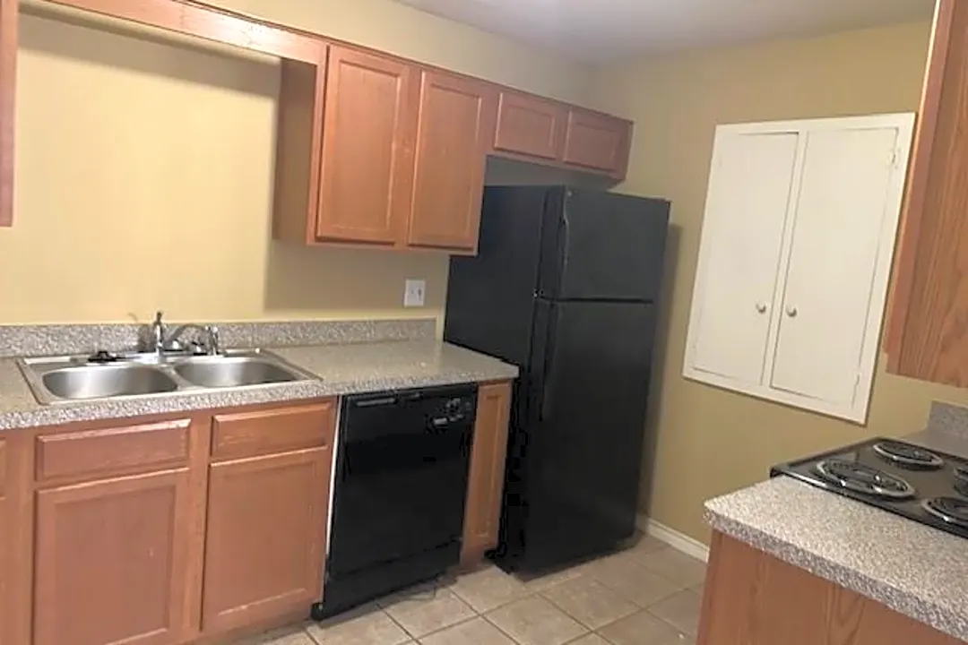 1718 N Travis St | Sherman, TX Apartments for Rent | Rent.