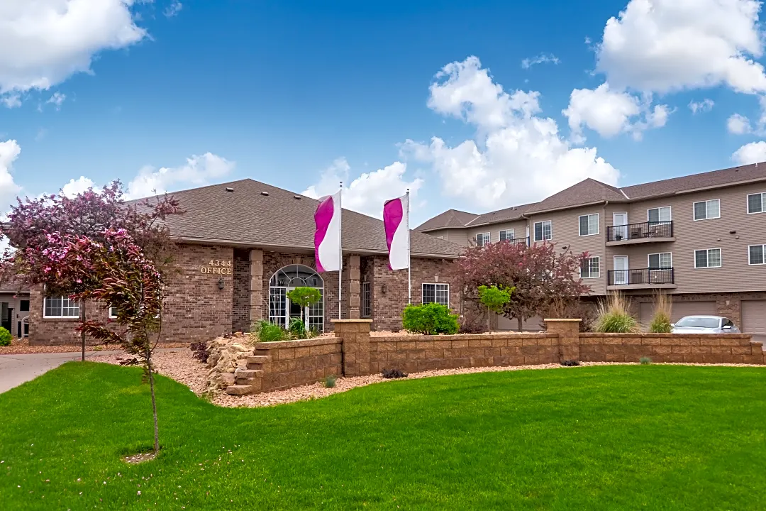 Edgewater Apartments - Apartments in Saint Cloud, MN