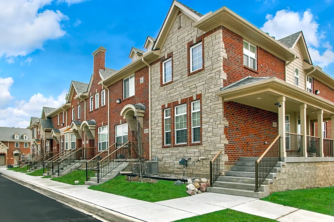 Townhomes of Caswell - 6820 Solomon Ave, Troy, MI