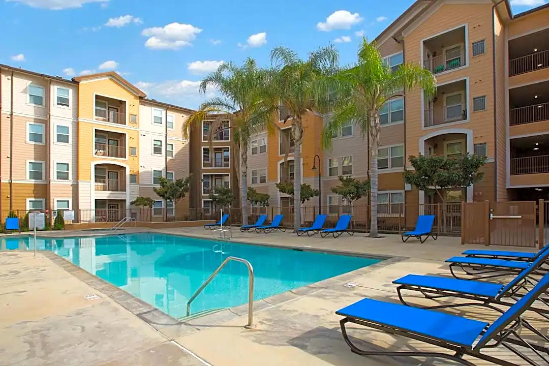 castle rock at fresno apartments fresno ca 93710