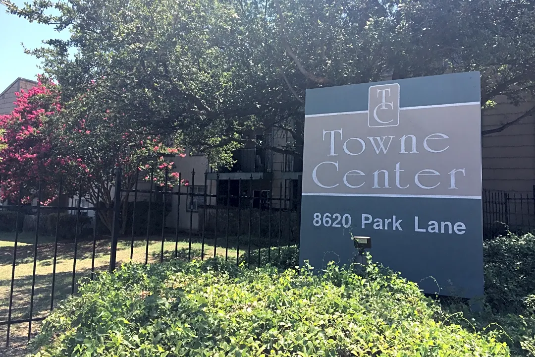 Towne Center - 8620 Park Ln, Dallas, TX Apartments for Rent