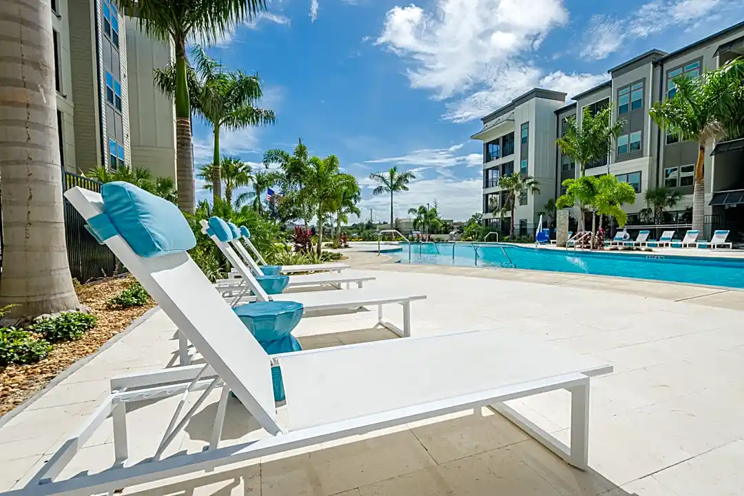 Cortland Satori 3110 Grand Ave Pinellas Park Fl Apartments For Rent Rent Com