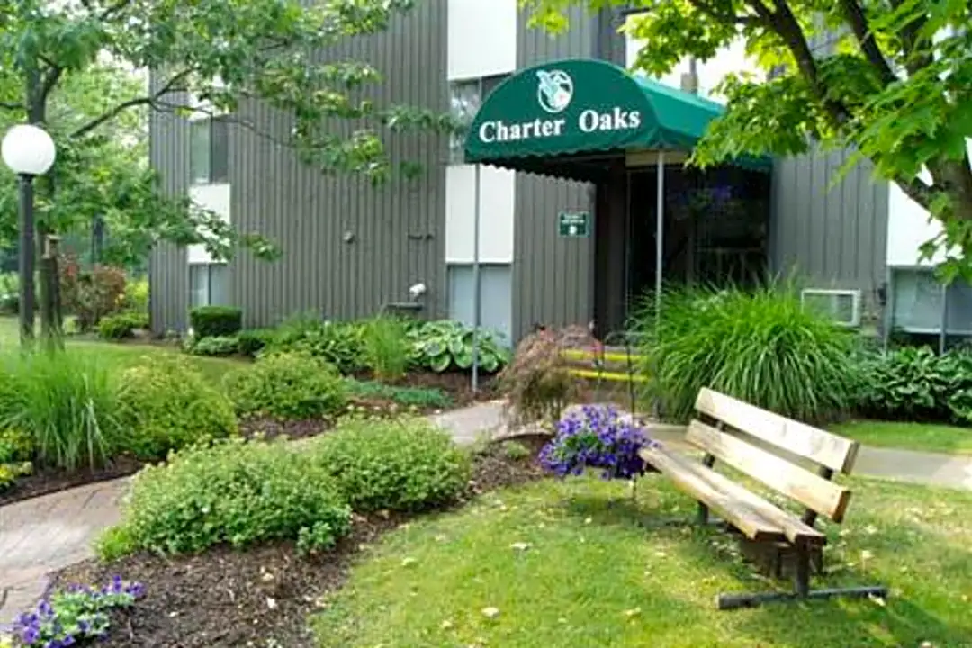Charter Oaks Apartments - Liverpool, NY