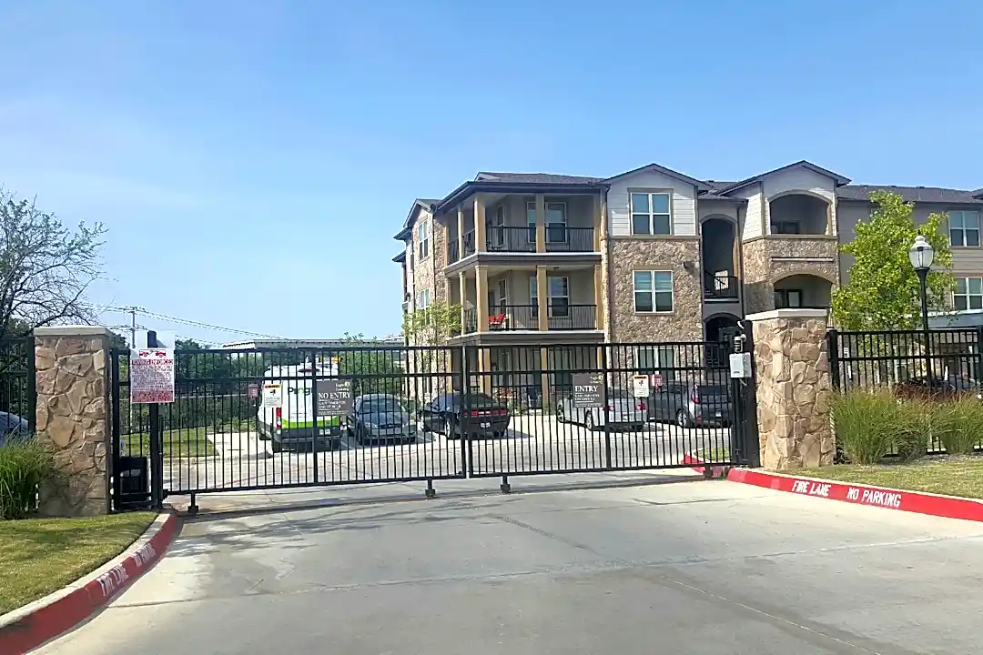 Eagle Crossing Apartments - Dallas Tx 75249