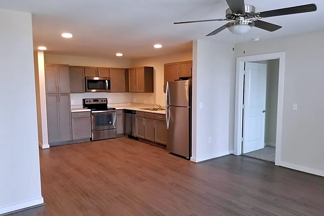 Miramonte Apartments And Homes 1535 Moore Rd Stafford Tx Apartments For Rent Rent Com