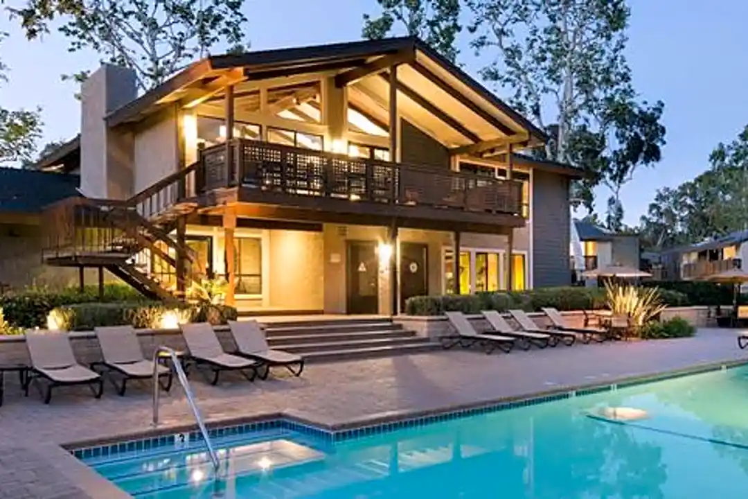 eaves South Coast is a similar property to 1030 Mission Apartments located in Costa Mesa