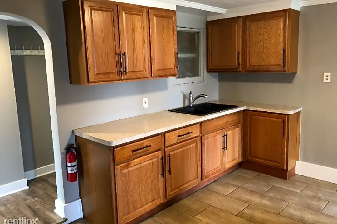 How to Update Oak Cabinets with Briwax!