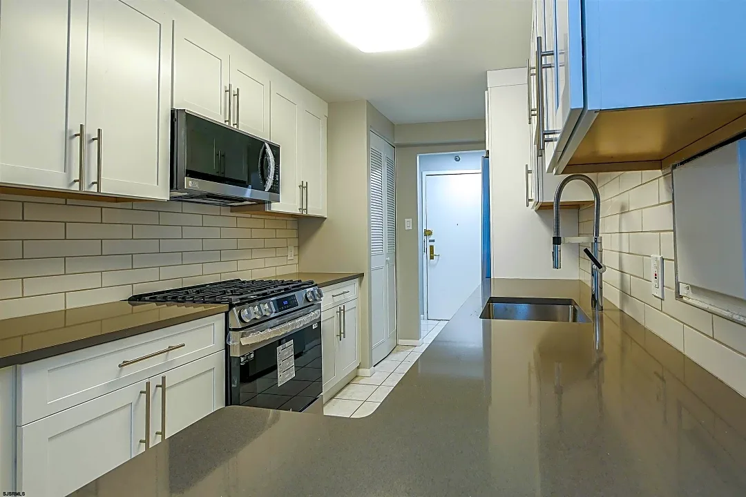 Stainless Steel Kitchen Back-Splash