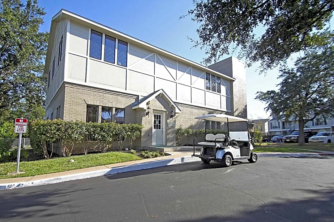 Chevy Chase Apartments, Neighborhood