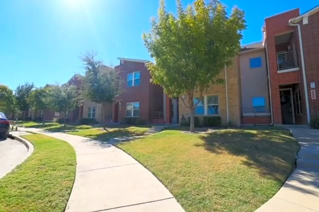 313 Tonga St, Dallas, TX Townhomes for Rent