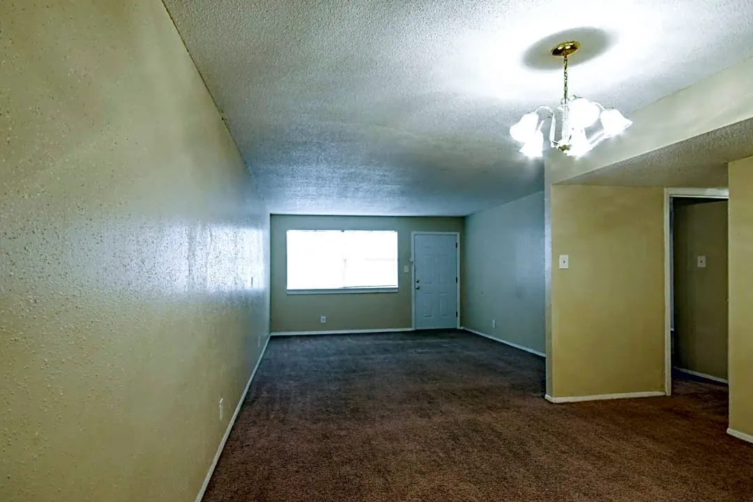 Timberlake Courts Apartments 125 Interstate 10 N Beaumont TX