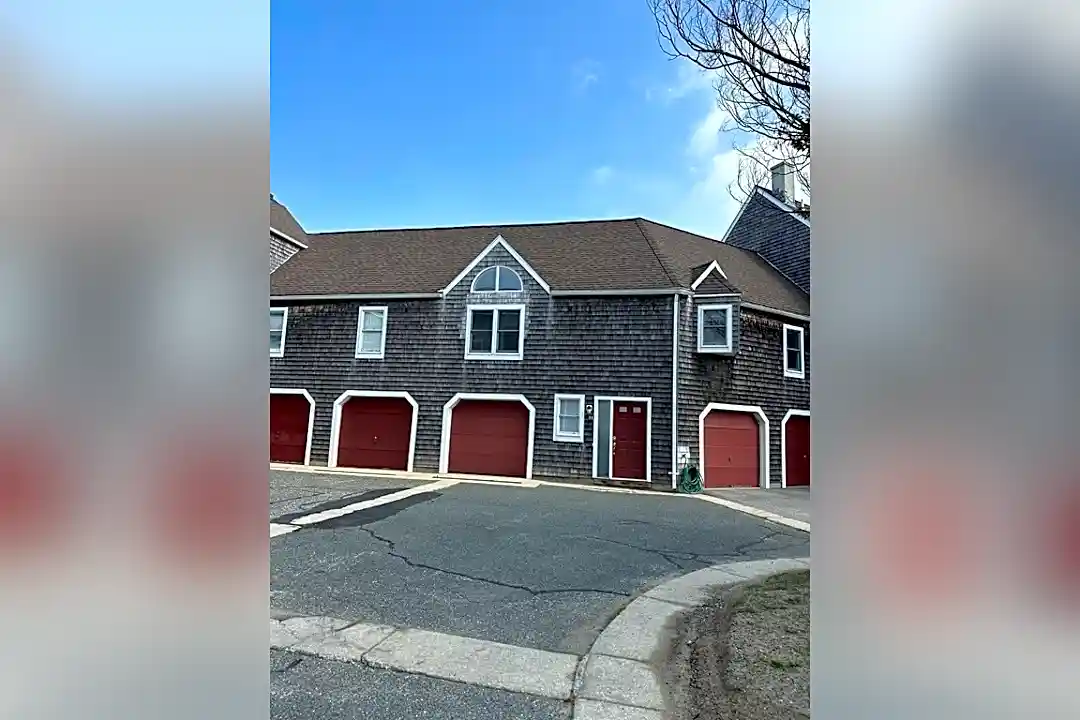 11 Spinnaker Hill Ln Condos Hull, MA 02045