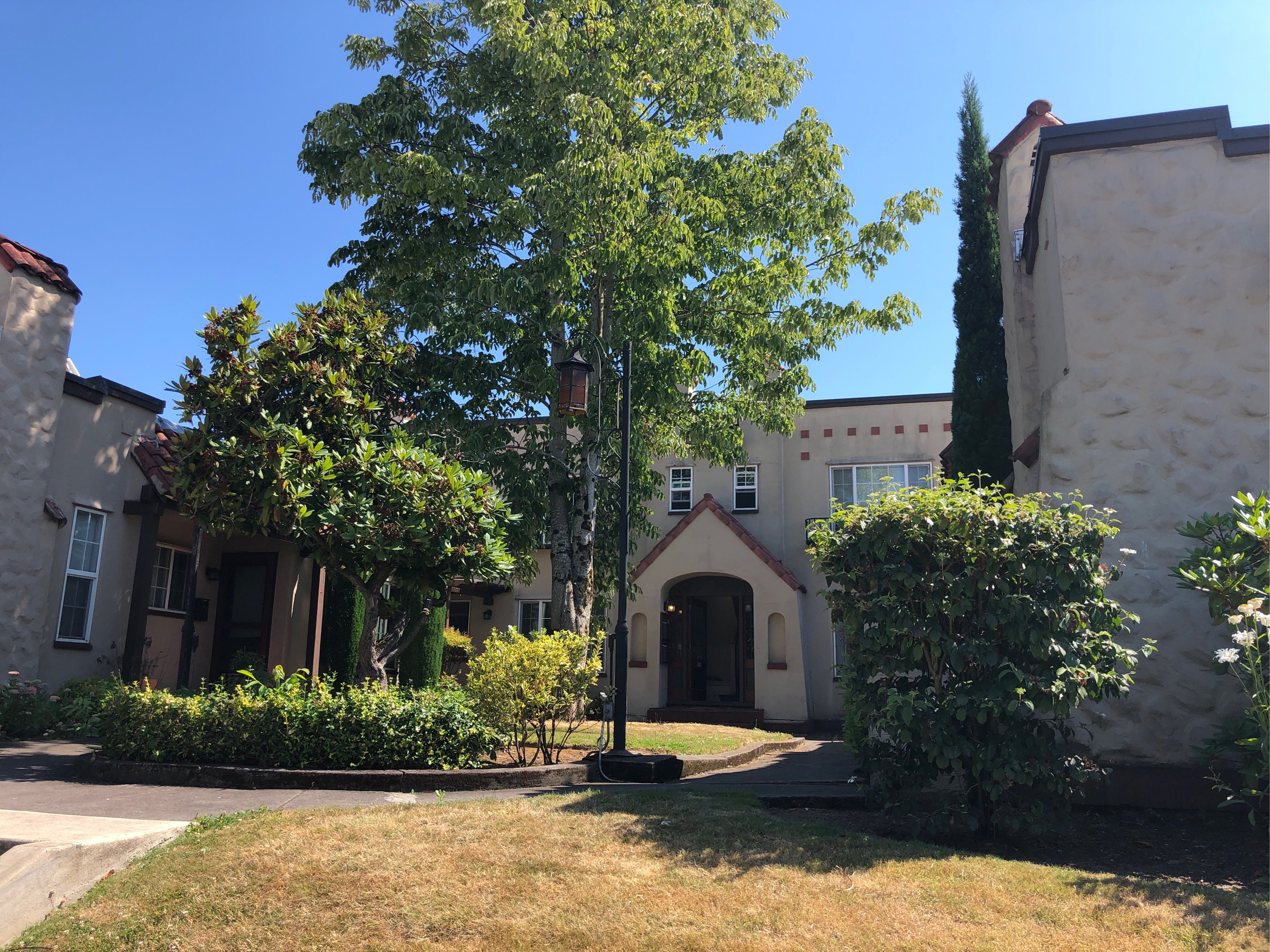 Apartments for rent at Sherman Court in Hawthorne District