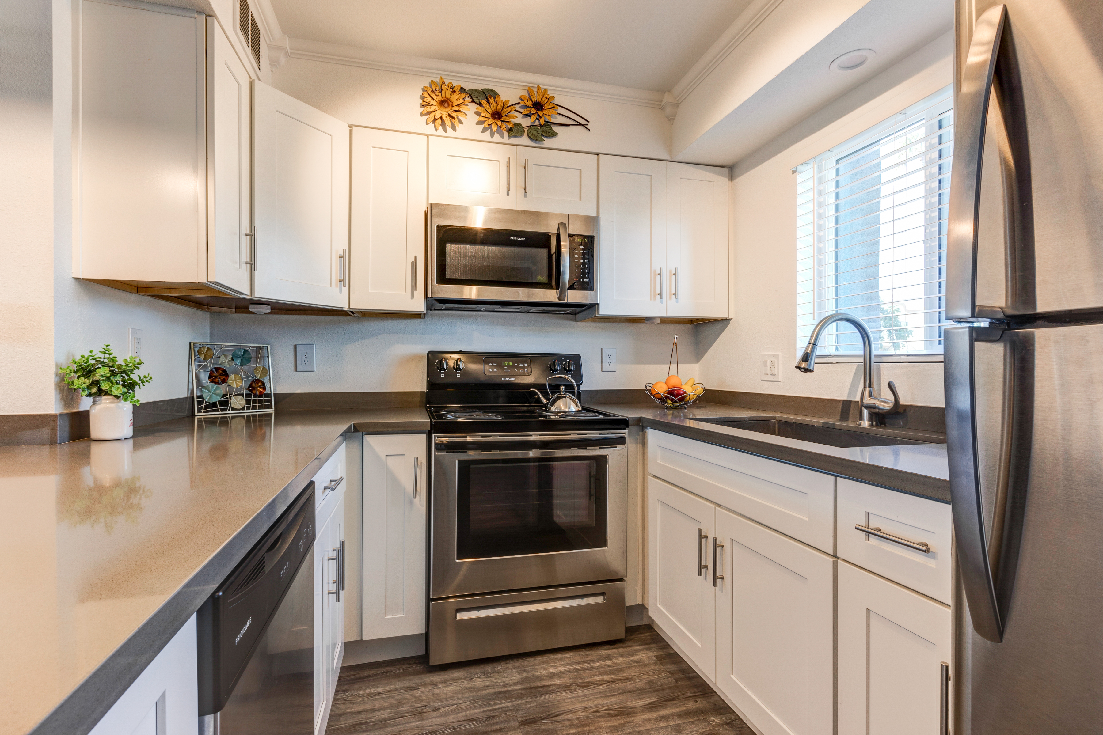 Apartments for rent at Cactus Canyon in Valencia Acres