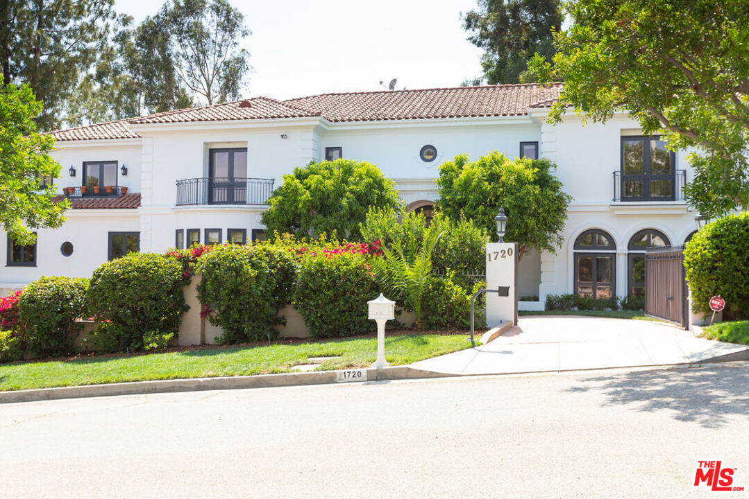 Apartments for rent at 1720 Green Acres Dr in 