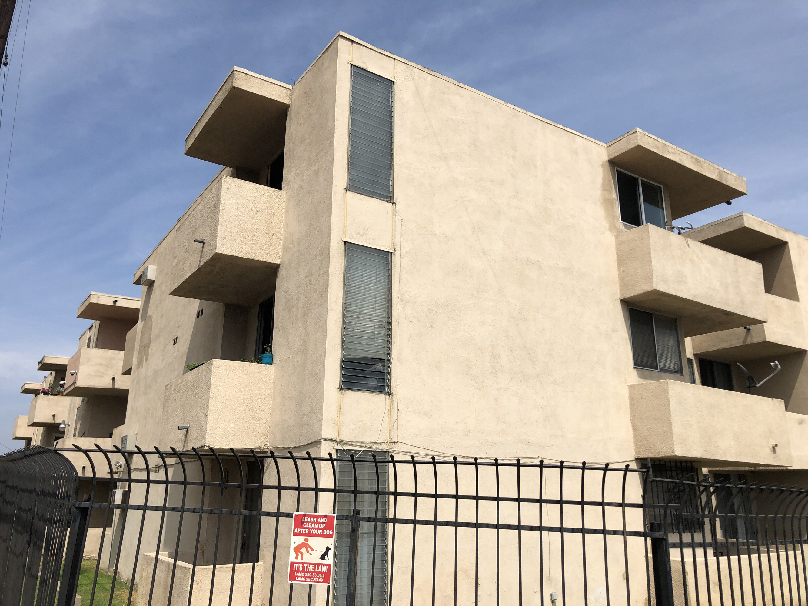 Apartments for rent at Bellevue Towers in Central La