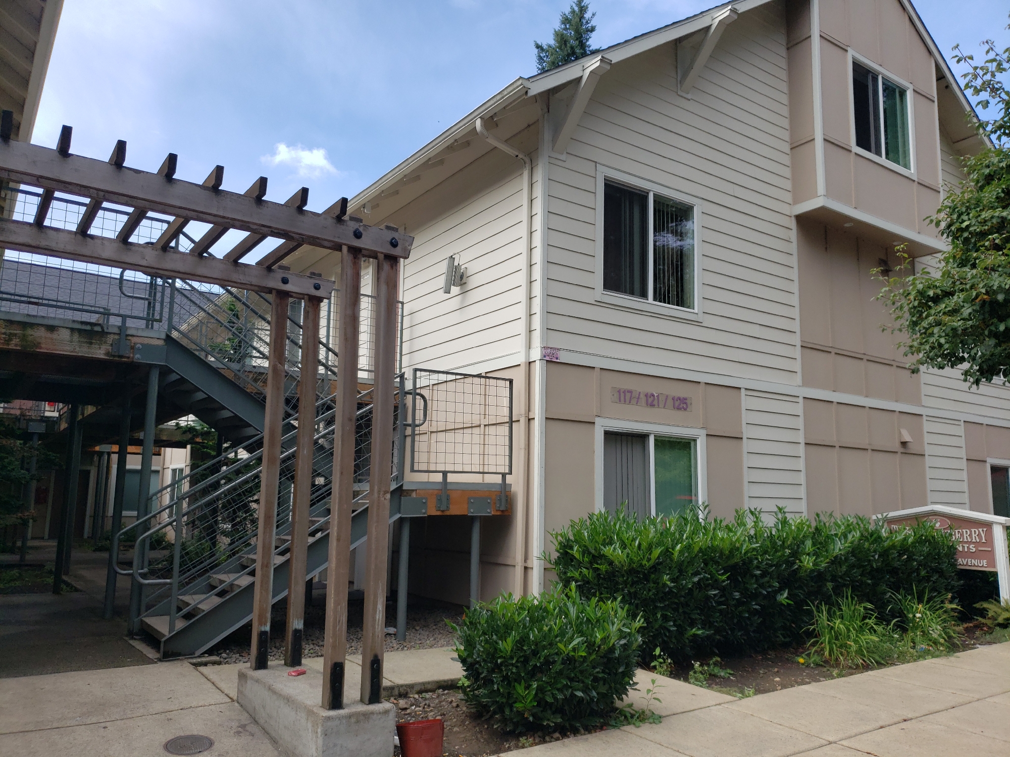 Apartments for rent at The Snowberry Apartments in East Portland