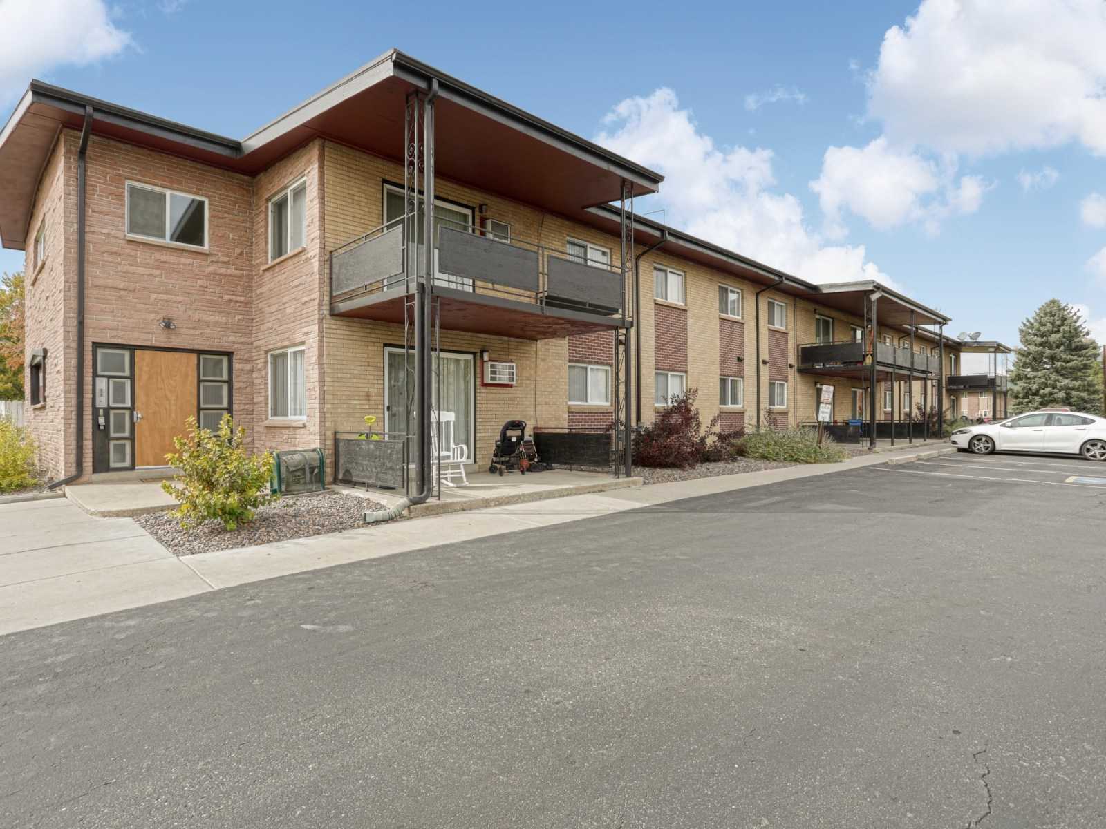 Apartments for rent at Hilltop Park Apts in City Park West