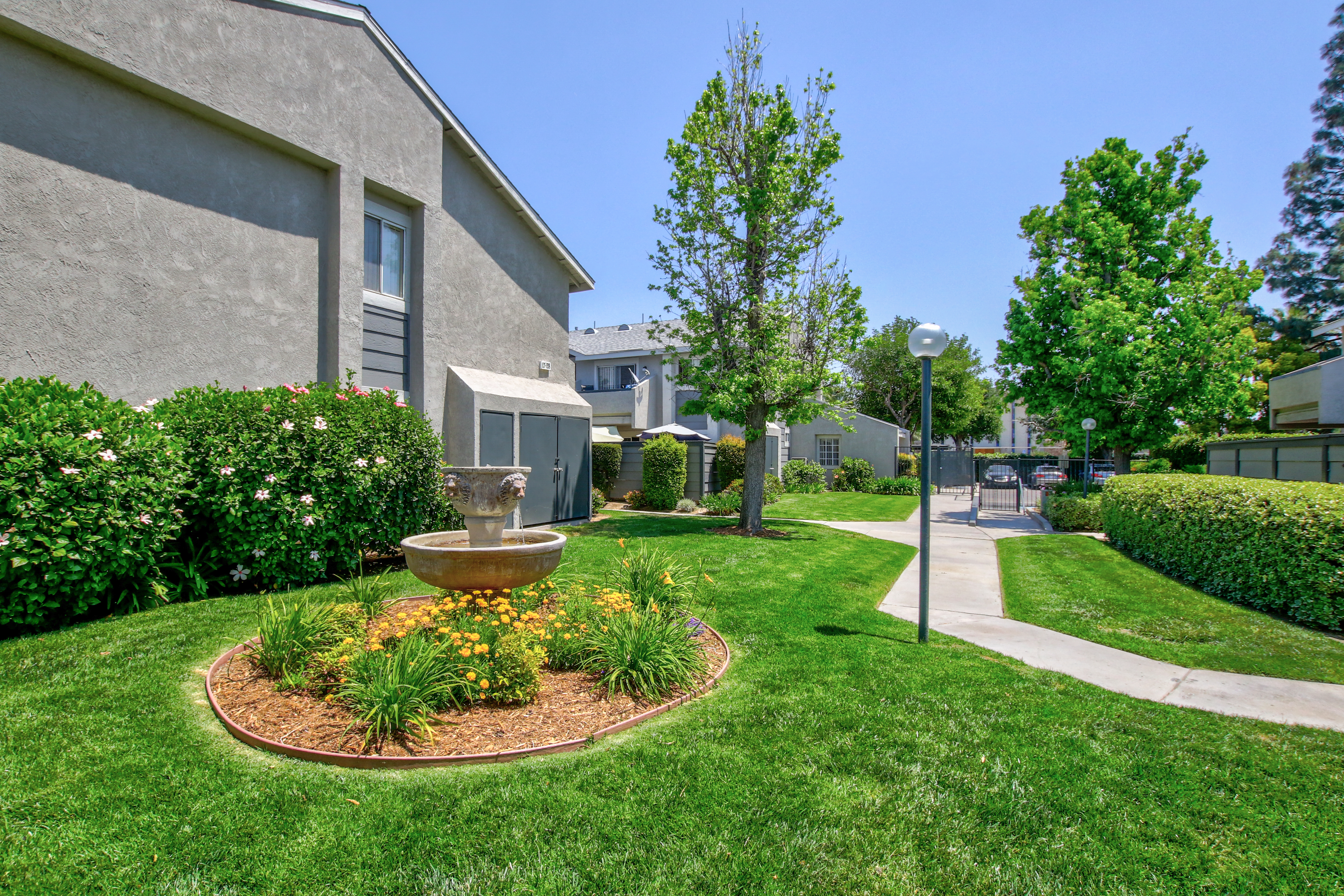 Apartments for rent at Concord Place Apartment Homes in Riverside Airport
