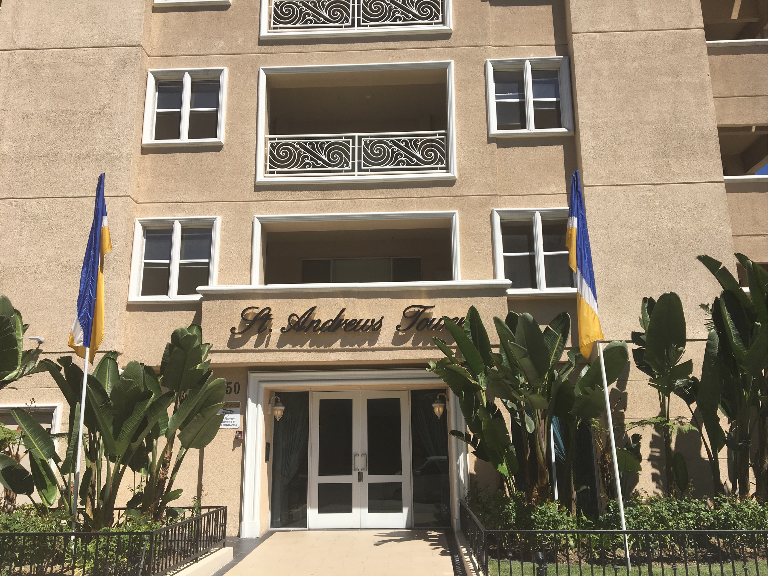 Apartments for rent at Wilshire St Andrews Towers in Central La