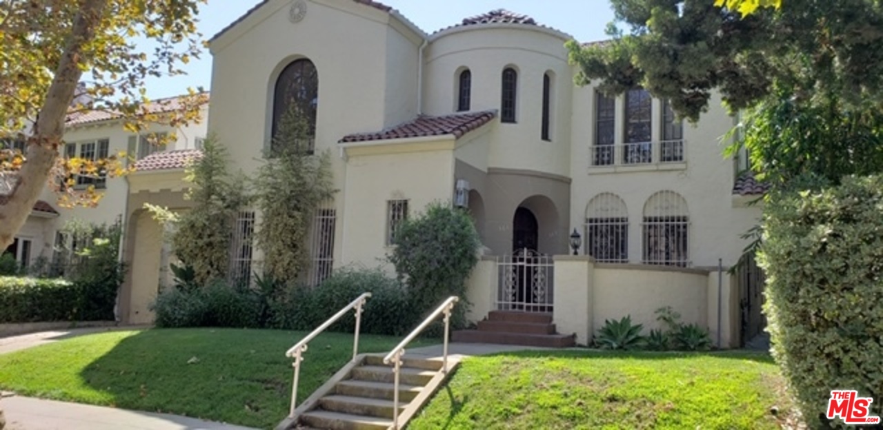 Apartments for rent at 363 N Orange Dr in Greater Wilshire