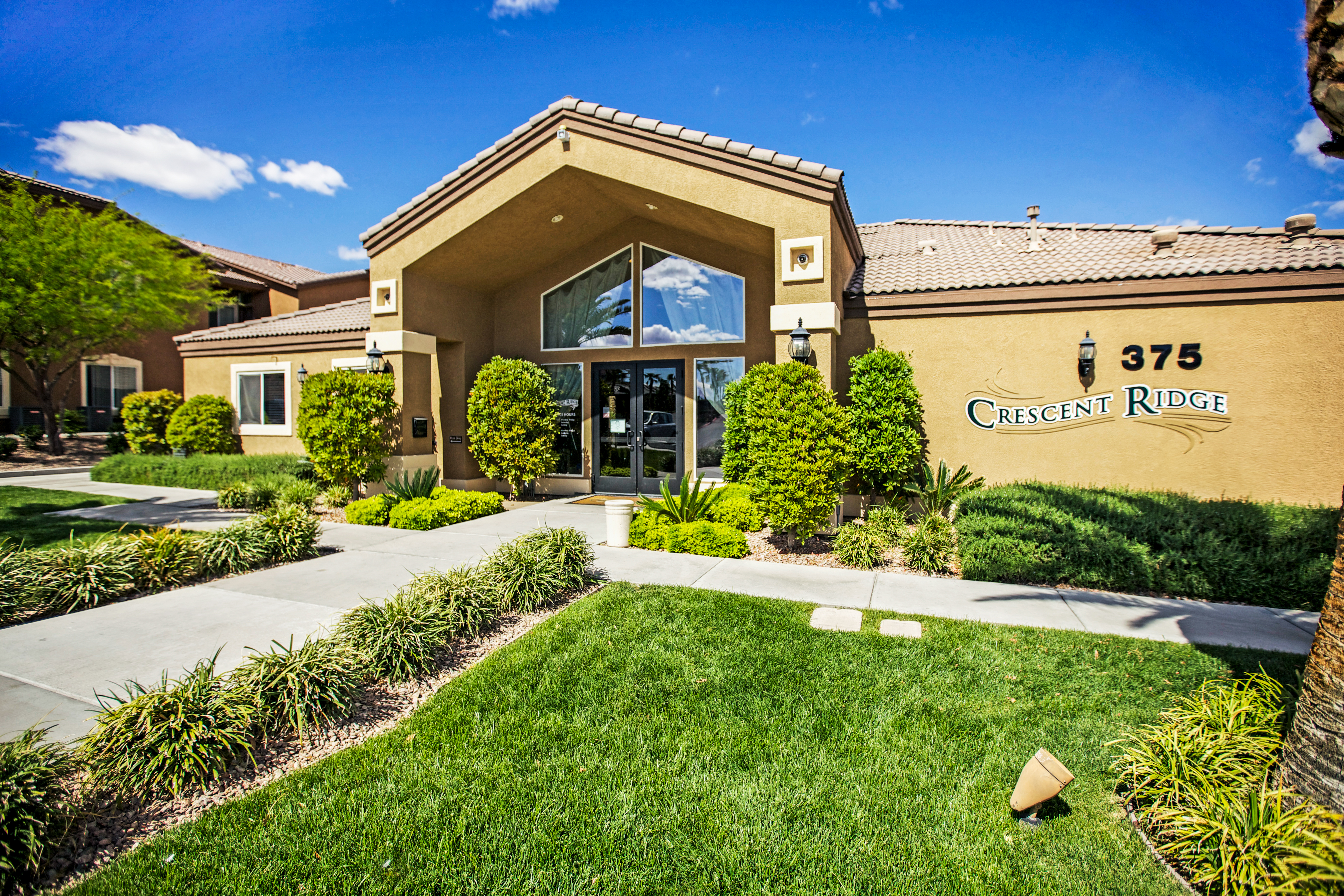Apartments for rent at Crescent Ridge in Mission Hills