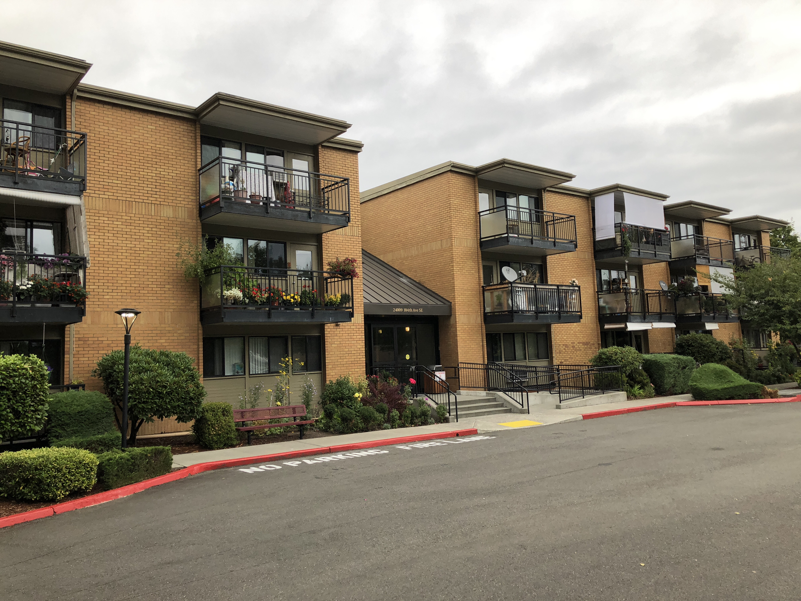 Apartments for rent at Mardi Gras in East Hill