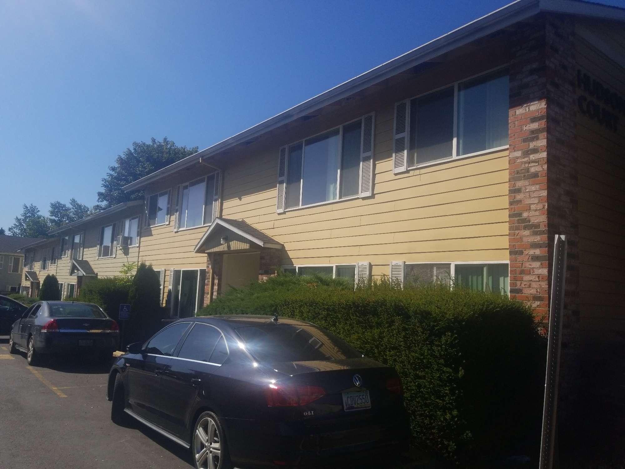 Apartments for rent at Hudson Court Apartments in Creston-Kenilworth