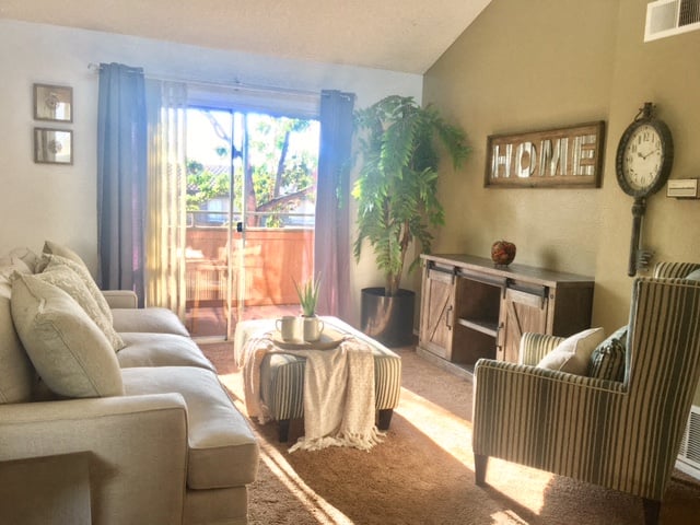 Apartments for rent at The Oaks in Downtown