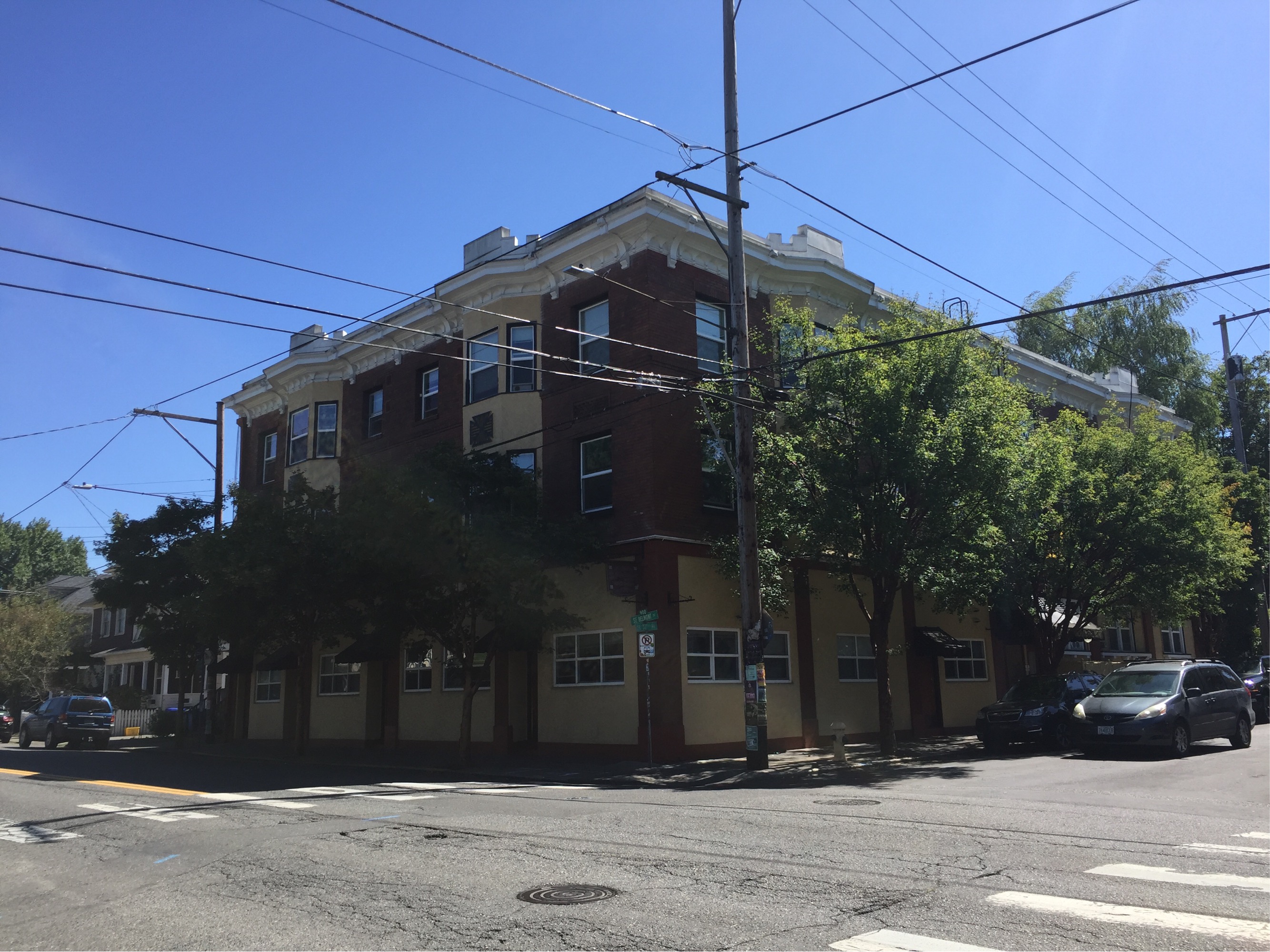 Apartments for rent at Murray Manor in Belmont