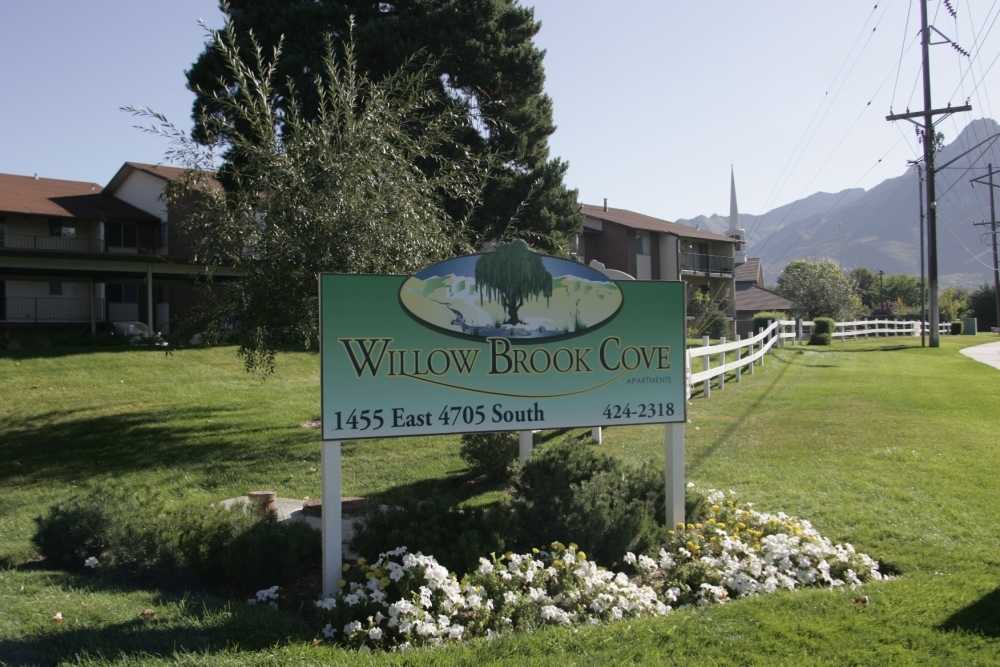 Apartments for rent at Willow Brook Cove in Midvalley