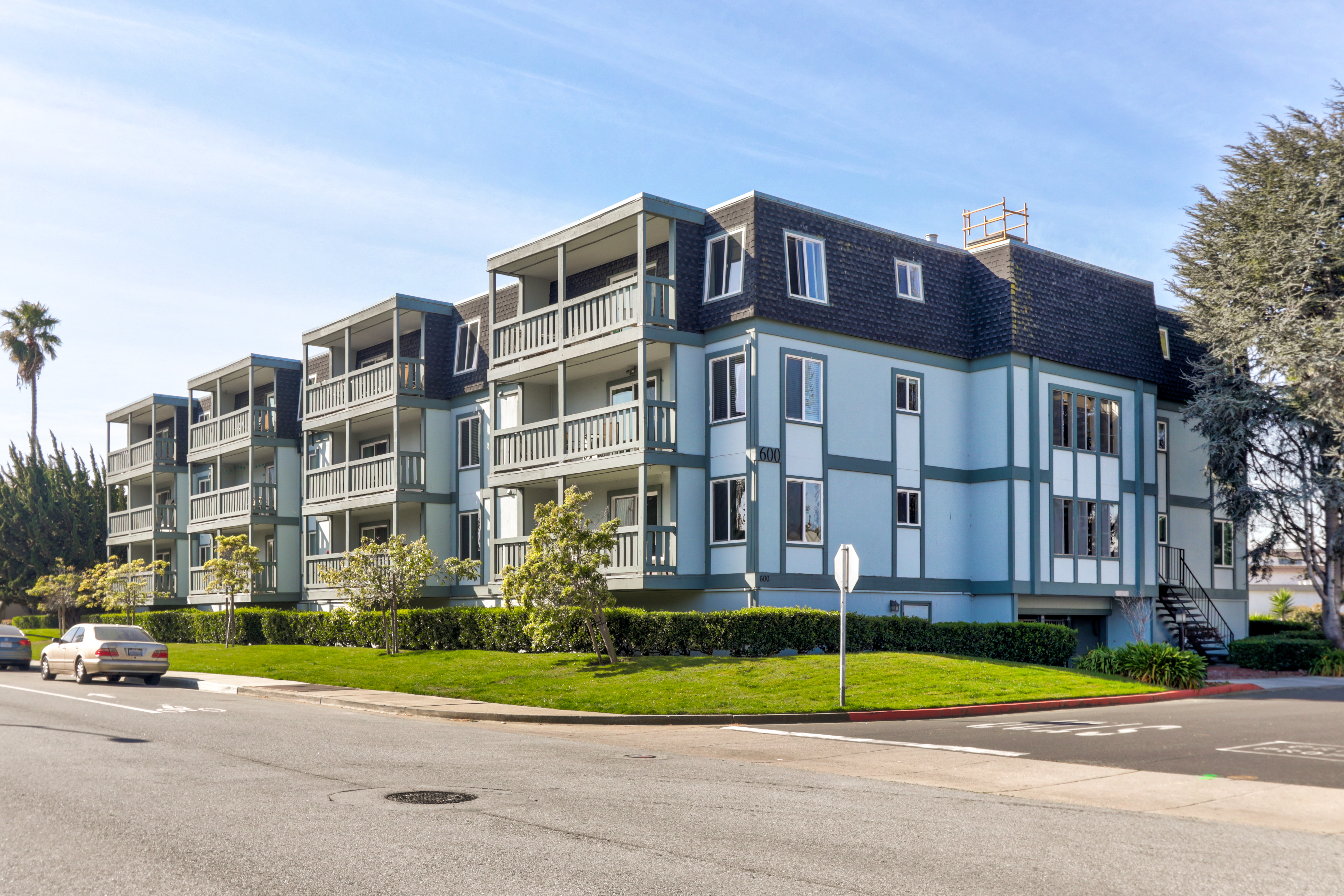 Apartments for rent at Alto Riviera Apartments in Marina Lagoon