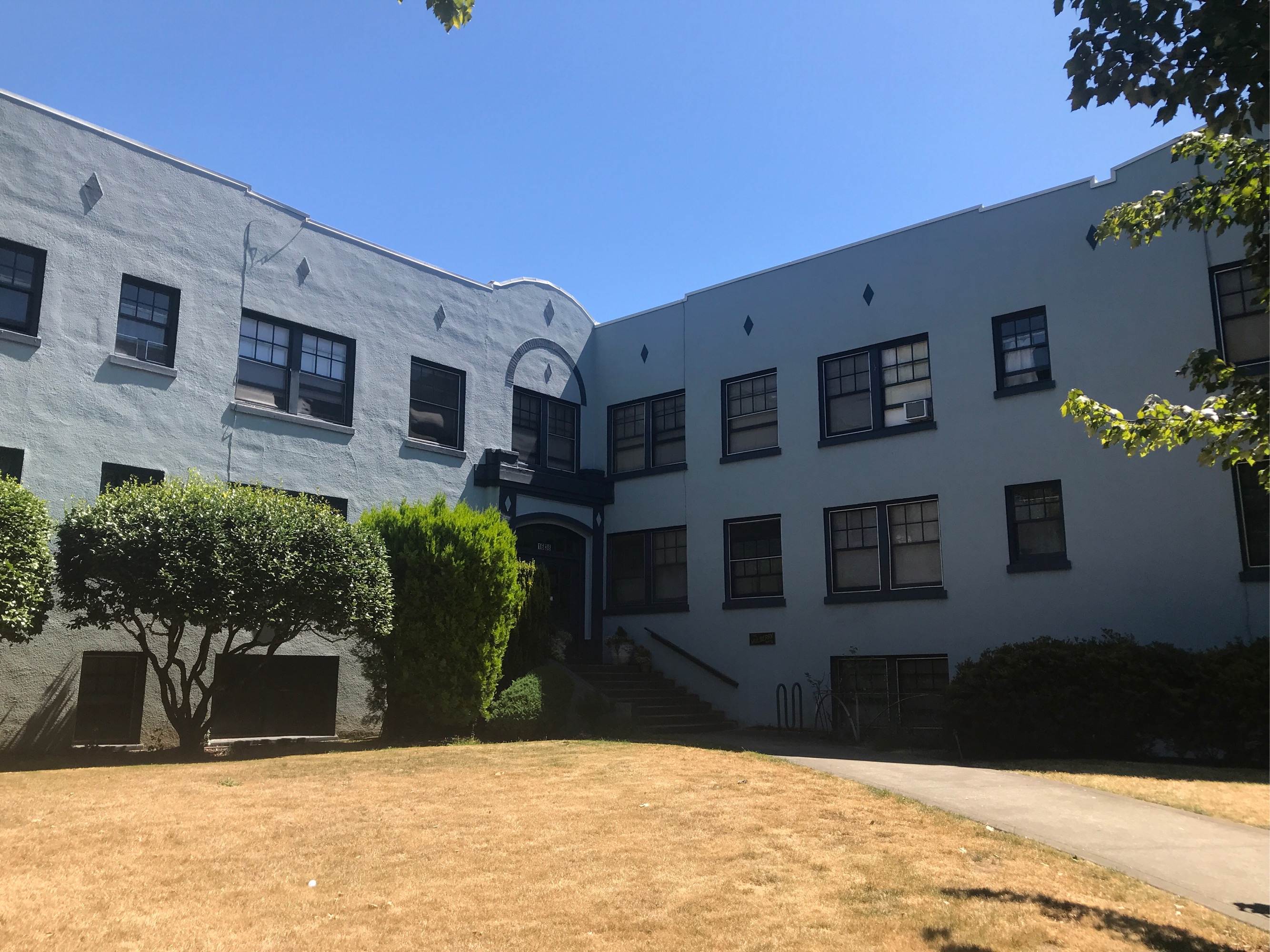 Apartments for rent at The Mulberry Apartments in Hawthorne District