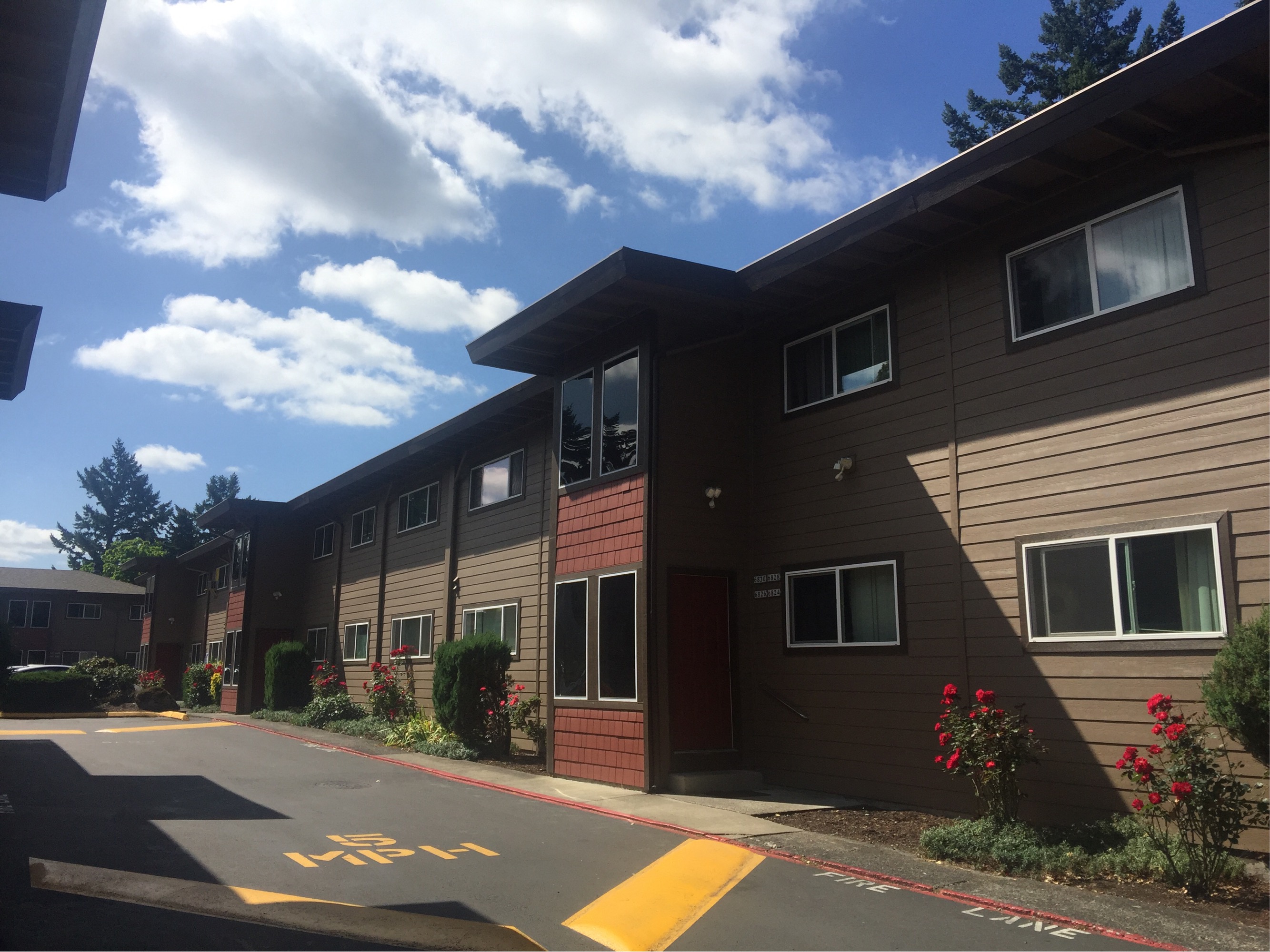 Apartments for rent at FirCrest Manor Apartments in Montavilla