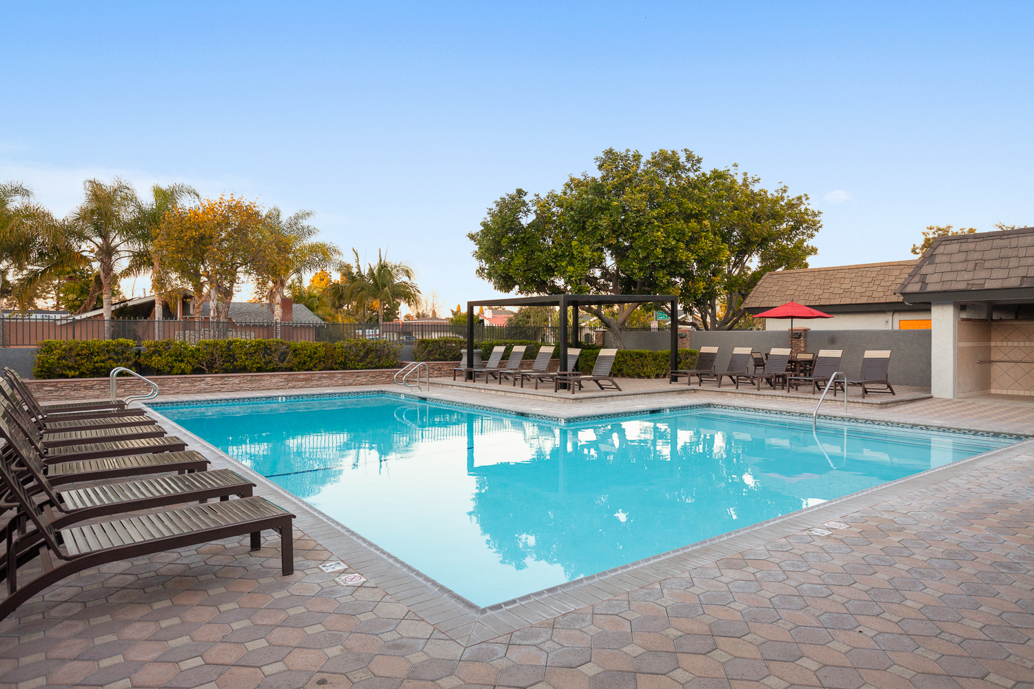 Apartments for rent at Park Plaza in South Coast