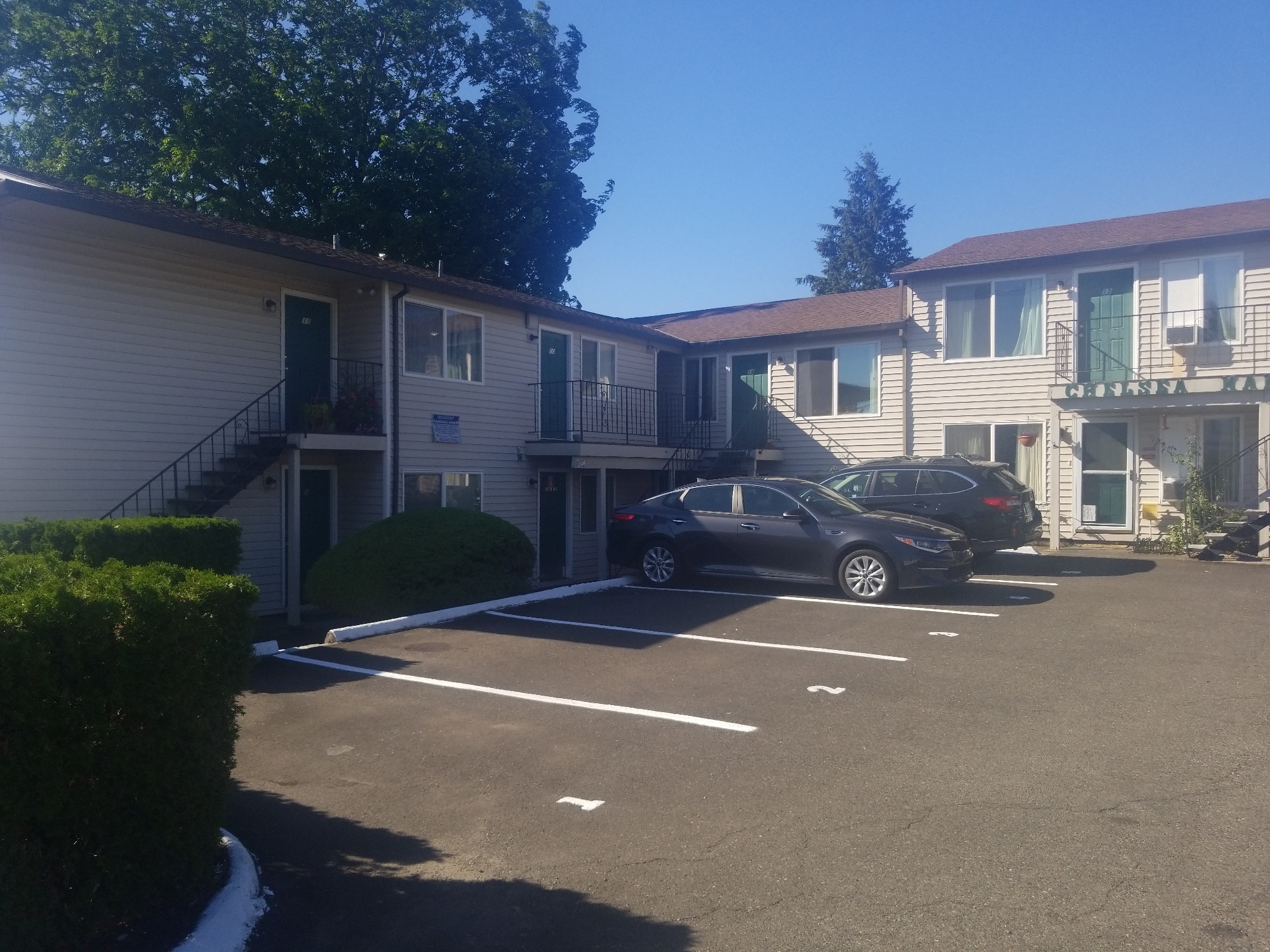 Apartments for rent at Chelsea Manor in Creston-Kenilworth
