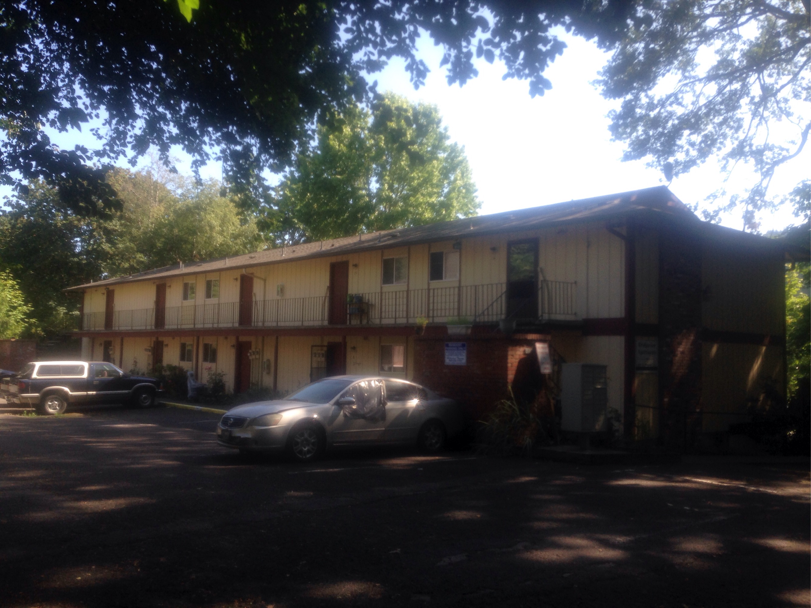 Apartments for rent at Bridgeview Apartments in Cathedral Park